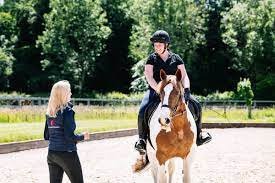 Beginner’s Guide to Horse Riding Lessons – Tips & Benefits
