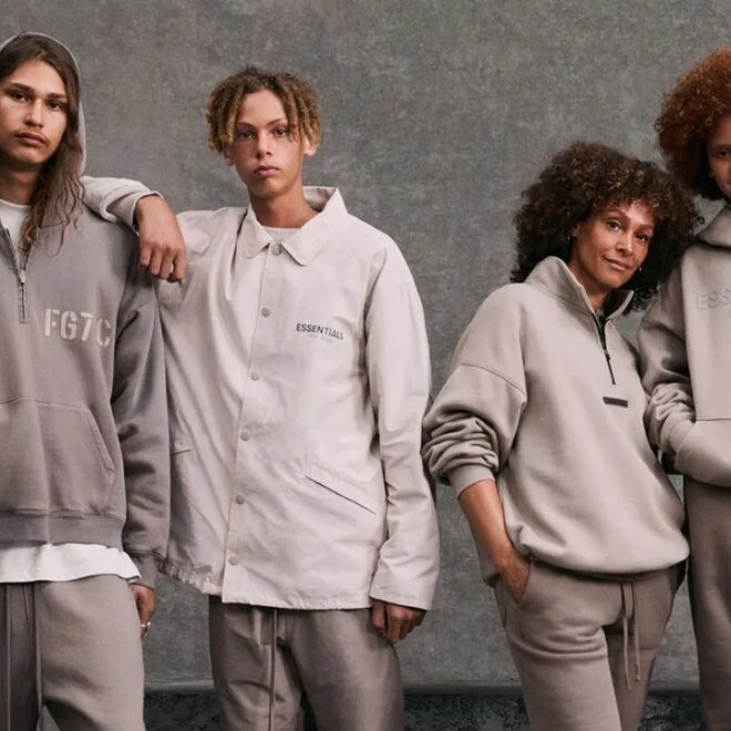 Essentials Hoodie – Moderner Komfort trifft auf zeitlosen Style