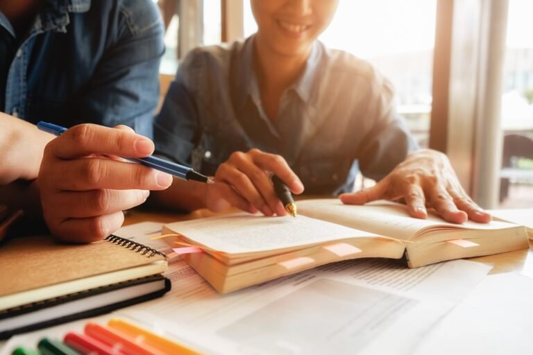 How Do Students Use Free APA Citation Generators Effectively?
